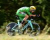Wout van Aert survole le contre la montre, Adam Yates nouveau leader