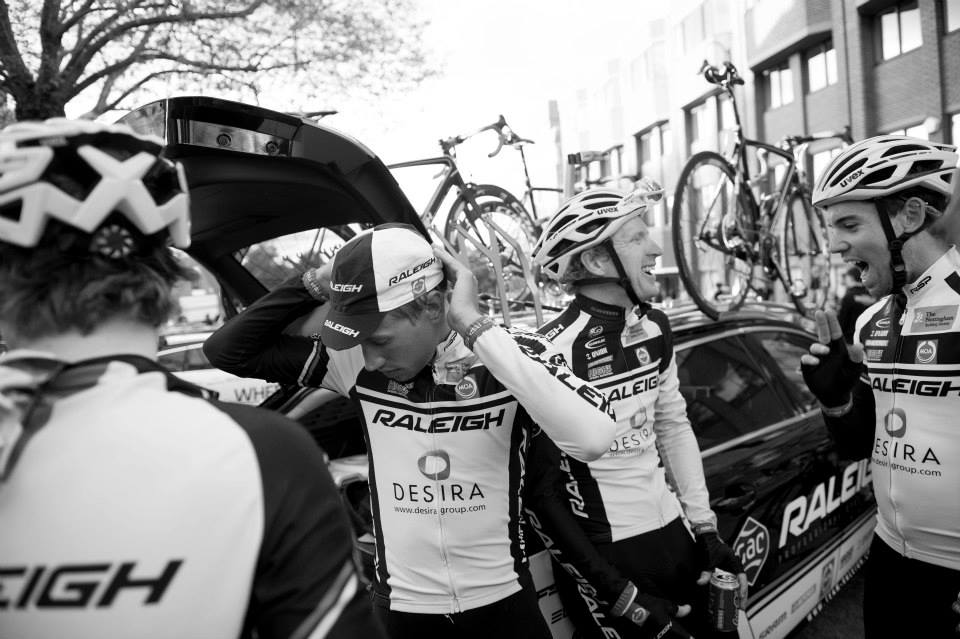 Tom Scully (Raleigh) triomphe sur le Pearl Izumi Tour (Redditch) 8 clan raleigh