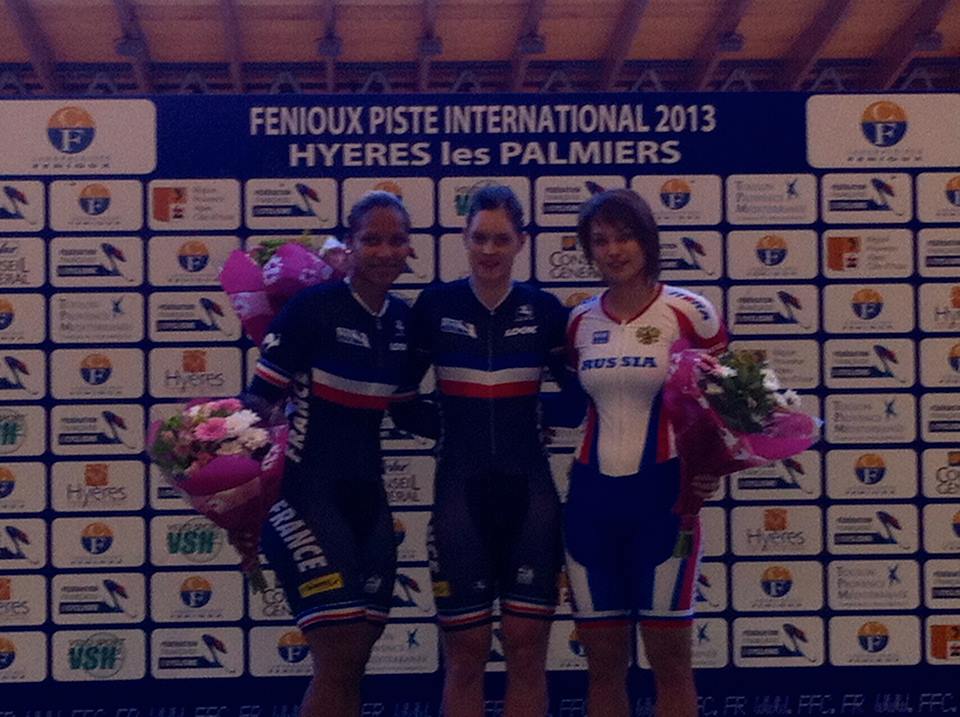 Virginie Cueff sur la plus hate marche du Podium a Hyères nini