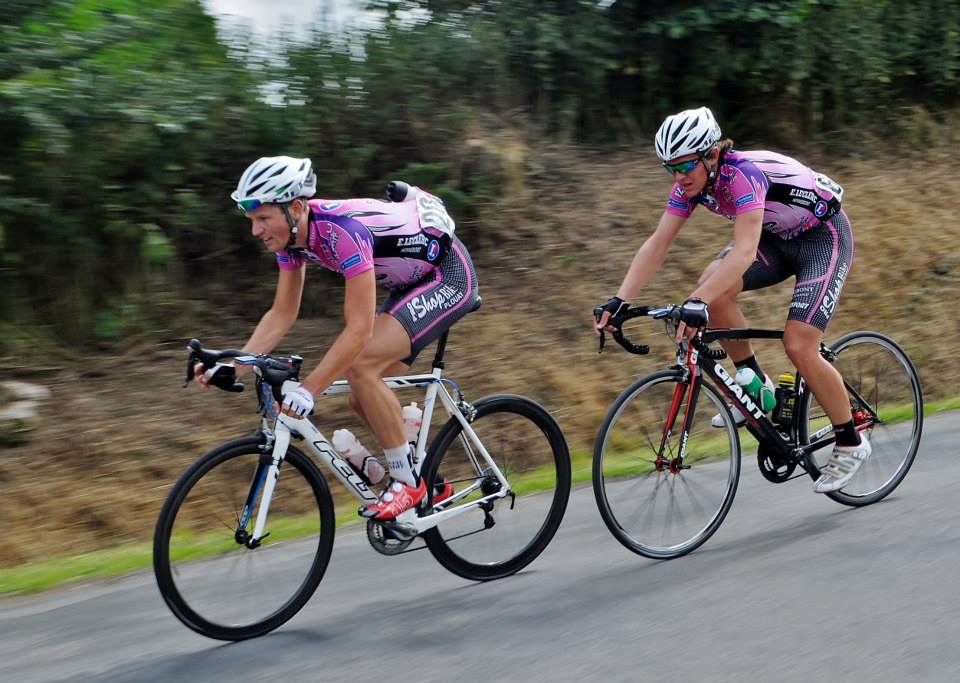 Doug Dewey et Sam Allen , les 2 britanniques de la Formation Hennebont cyclisme doug et sam
