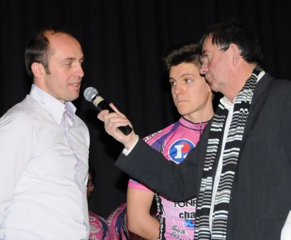 Cedric Le Ny a gauche avec le coureur Britannique Sam Allen hennebont