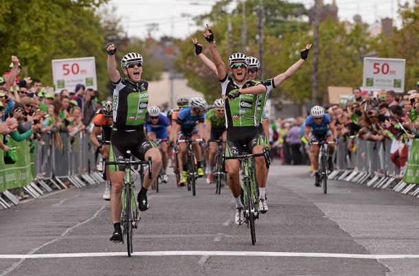 Les riders de Sean Kelly avec Sam Bennett, Nicholas Vereecken et Shane Archbold an post ras 4