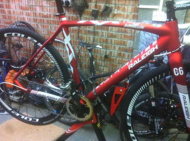 Les vélos Raleigh de "S2 Cyles Raleigh" qui équipent leurs coureurs Bike poole