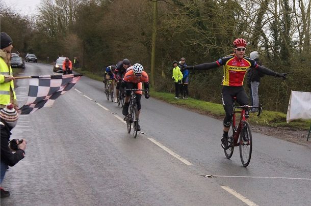 Alex Blain déjà vainqueur cette saison sur la Severn Bridge en Angleterre blain 56
