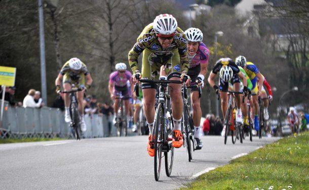 Romain Bardet suivit de David Chopin (Hennebont Cyclisme) photo Mathilde L'Azou romain et david