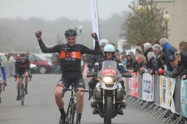 Pierre Mosin victorieux sur la 1ère étape du TPL (Photo Be Celt) 063