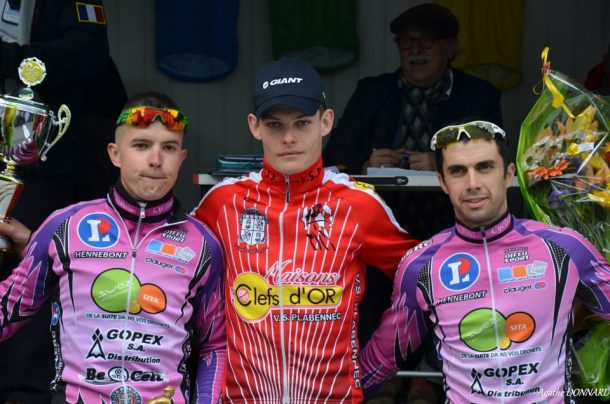 Léo Danes gagne à Guiscriff devant Alexandre Le Bras et Maxime Cornic 7 Léo Danès entouré de Alexandre Le Bras et Maxime Cornic (Photos Agathe Donnard)