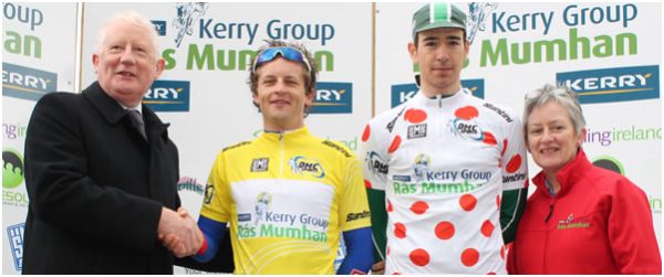 Mark Dowling s'adjuge la RAS MUMHAN 2014 en Irlande 8 Mark Dowling en jaune et Dylan Foley melleur grimpeur Photo Pat Doherty)