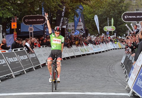 Tour Series: le Gallois Jon Mould en patron, le Breton Matthieu Boulo 5ème 7 Jon Mould, l homme fort de ces Tour Series (photo Larry Hickmott velouk.net)