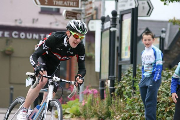 Kanturk Three Day en Irlande: Kieran Crean l'emporte devant un combatif Eddie Dunbar 7 Eddie Dunbar seul contre le peloton, echoue de peu le classement général ( photo Maura Lynch Moriarty)