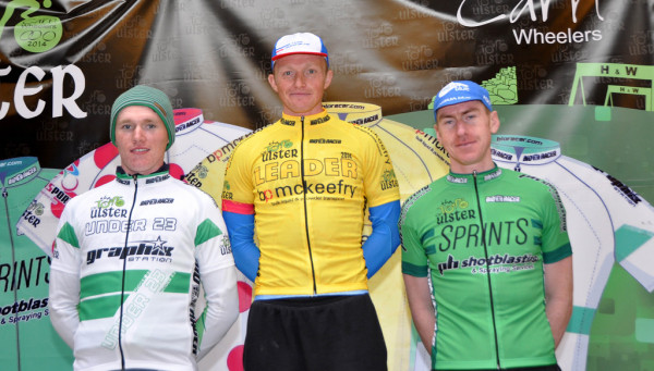 Tour of Ulster: le team Aquablue réalise la course parfaite 7 Damien Shaw en jaune, Bryan McCrystal en vert et Daniel Stewart meilleur jeune. Photo Marian Lamb Cycling Ulster