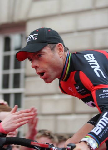 Cadel  Evans prend les commandes de ce Giro (Photo Toby Watson)