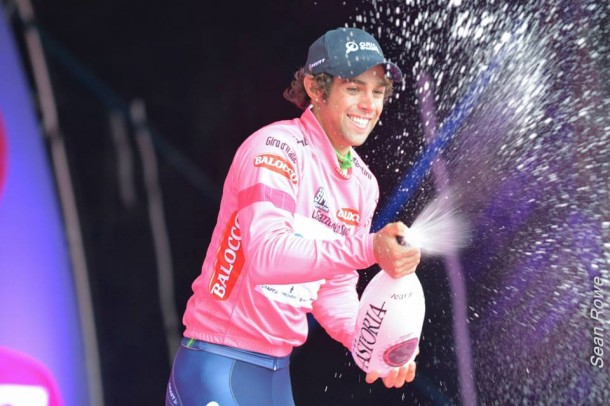 Giro 2014: Michael Matthews réalise un beau coup 7 Michael Matthew remporte la 6ème étape avec le maillot Rose sur les épaules (photo Sean Rowe)