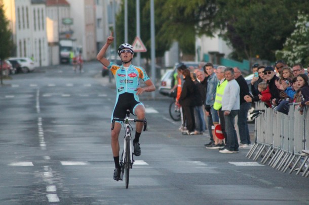 Paul-Mickaël Menthéour en costaud sur le GP de Landerneau 7 Paul-Henri Mickaël remporte le Gp de la ville de Landerneau (photo Be Celt)