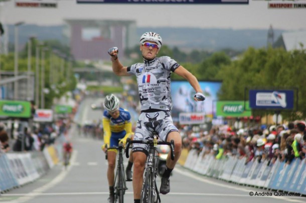 Le Breton Yann Guyot remporte le titre en amateur 9 Guyot remporte le sprint face à Mainard (Photo Andrea Quémener)