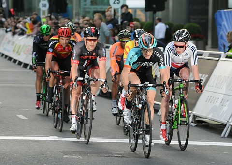 Tour Series: Tobyn Horton au sprint 8 Le groupe de 8 s'est formé dès le debut de course