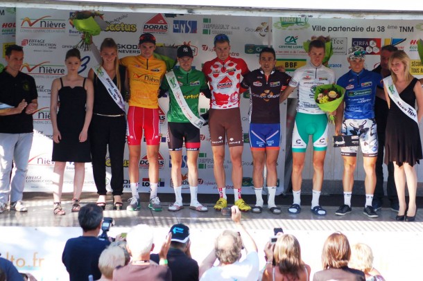 Tour Nivernais Morvan: Bernard l'étape, Calmejane au général 7 Le podium a l'issur de la 3ème étape du Tour Nivernais Morvan, photo Cathy Domat-Lerasle
