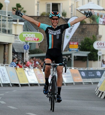 Tom Stewart remporte son 2ème succès; photo Larry Hickmott velouk.net