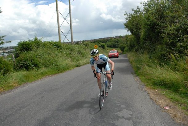 Irlande; Paidi O'Brien devant Eddie Dunbar sur le championnat du Munster 9 Eddie Dunbar a provoqué l'échappée (photo O’Leary’s Stone Kanturk)