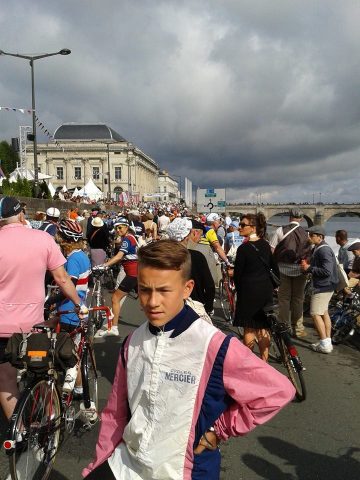 L'Anjou vélo vintage surfe sur la vague du rétro 8 Du plus jeune au plus vieux, l'Anjour Vintage est surtout l'occasion d'une belle ballade en famille