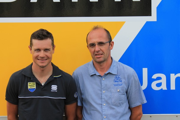 Nicolas Roche avec Cédric Le Ny de Hennebont Cyclisme. Les 2 hommes collaborent depuis 1 an sur la formation des jeunes (photo Be Celt) 