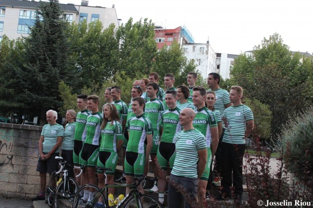 Tout le team au complet avec la fameuse marinière verte et Blanche des Bretons d'Armor Lux