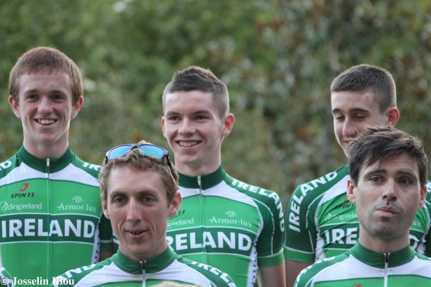 L'équipe irlandaise présente sa tenue avec Spin 11 et Armor-Lux 10 Les juniors Irlandais derrière les ainés Dan Martin et Philip Deignan
