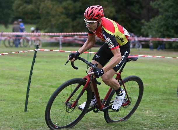 Matthieu Boulo sur le dernier modèle de vélo cyclo cross de chez Raleigh (Photo team Raleigh) 