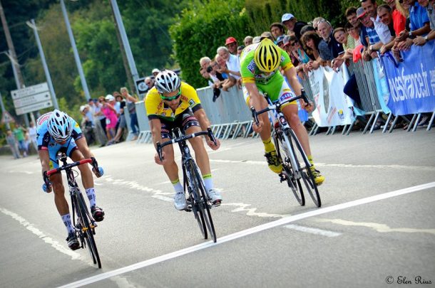 Vincent Ragot (VC Pontivy) remporte le sprint pour la 2ème place (photo Elen Rius) 