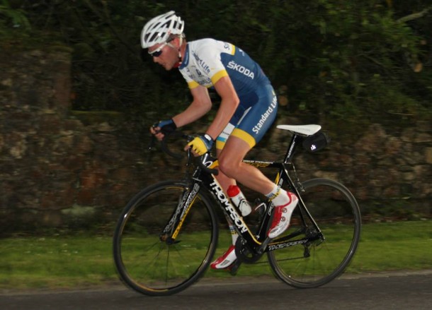 David McCarthy sort des rangs de la Nicolas Roche Performance Team (photo Toby Watson) 