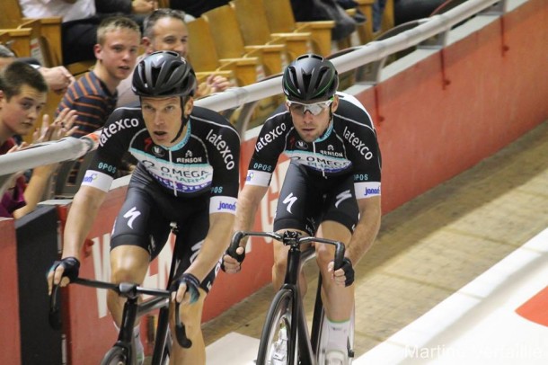Les 6 jours de Gand: dans le temple du vélodrome Kuipke 8 Iljo Keisse et Mark Cavendish sont 2ème au général (photo Martine Verfaillie)
