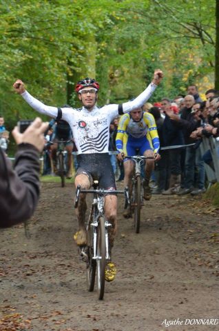 Ivan Gicquiau survole le cyclo-cross de Scaër 7 Ivan Gicquiau vainqueur de nouveau ce week-end (photo Agathe Donnard)