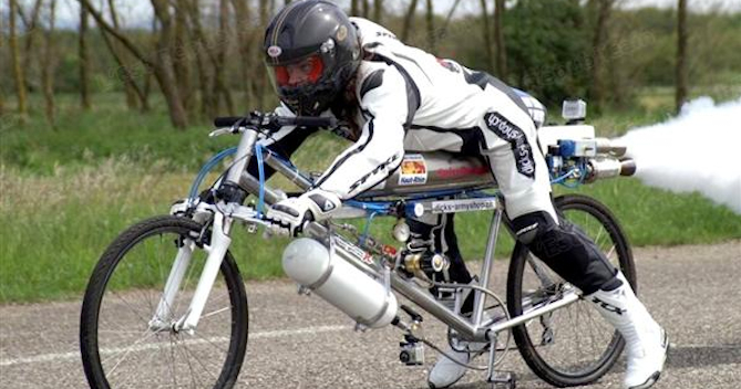 Insolite François Gissy Roule à 333 Kmh Sur Son Drôle De