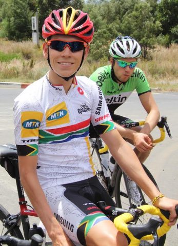 Louis Meintjes: "Je rêve de gagner le Tour de Lombardie ou le Tour de France" 7 Louis Meintjes avec le maillot de Champion d'AFS et son coéquipier le quintuple champion du Monde sur piste Théo Bos (Photo Fred Adam)