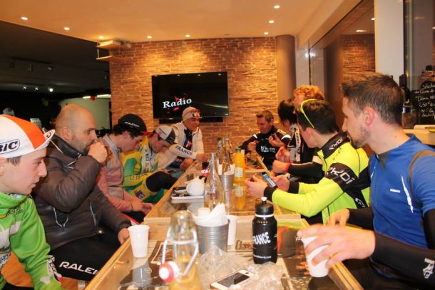 Le rendez-vous " nocturne RALEIGH" fait des adeptes 12 Après la sortie, le moment de détente