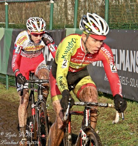 Coupe du Monde Espoirs: Sweeck pour la 6ème manche, Vanthourenhout le général 7 Laurens Sweeck devance Michael Vanthourenhout Photo Archive Lydia Van De Meerssche