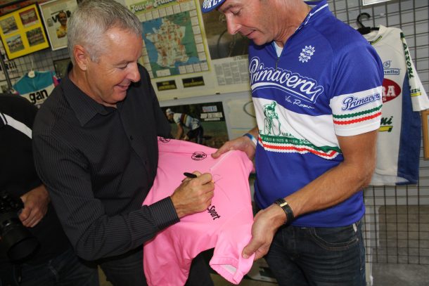Le maillot rose du Giro qu'il a remporté en 1987 (photo Be Celt)