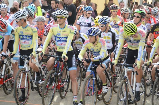 Les coureurs de l Amicale cycliste Bisontine PH Helene Gounand