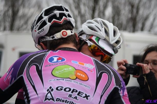 Maxime Le Montagner: "Ce week-end, on y va pour gagner" 8 Dans les bres de son ami Erwan Brenterch (pht Mireille Le Montagner)