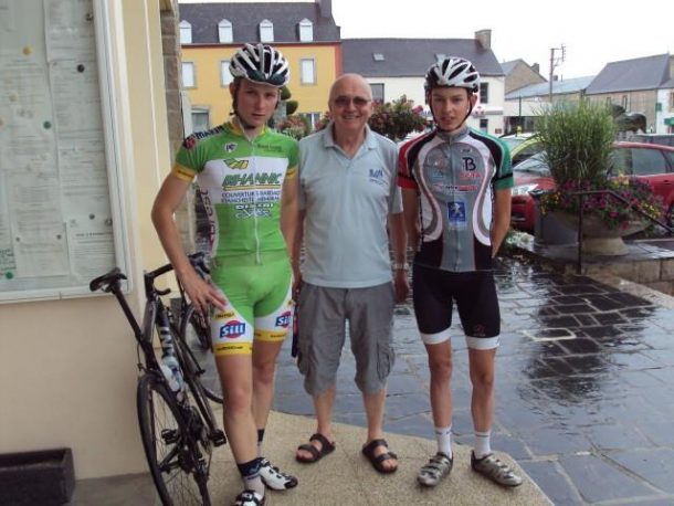 Avec Erwan Collobert et Alain Baniel le patron du Kreiz Breizh qui avait acceuillit Ryan Reilly pour son premier club avec UC Carhaix