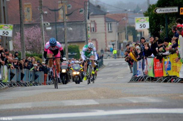 Théo Nicolas remporte le Trophée Louison Bobet (juniors) 7 Théo Nicolas bat Marvin Baudoin au sprint (pht Olivia Nieto)