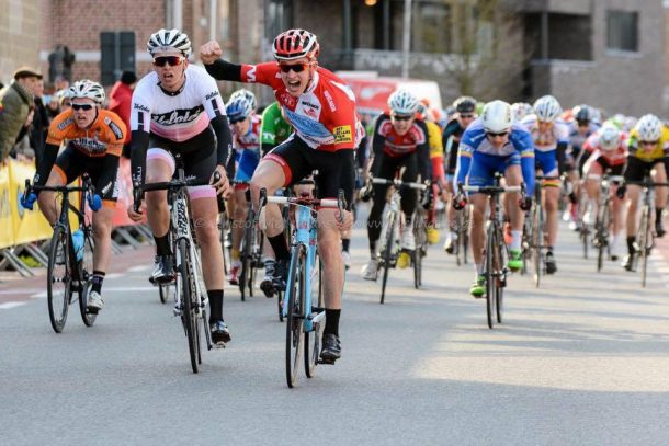 Ghys Robbe (J2) remporte la 1ère etape, Le Français Clément Bétouigt Suire (J1) termine 3ème