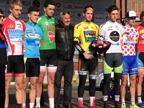 La démonstration de Clément Bétouigt Suire 8 Le Belge Cedric Beullens en jaune, Clément Bétouigt Suire en vert avant la dernière étape
