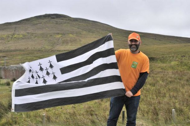 le Drapeau Breton, méconnu en Irlande, s'est montré sur chaque étape de la RAS en Irlande