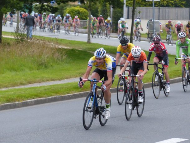 Lionel Le Han vainqueur de la semi-nocturne de Gouesnou 8 Le peloton est parti vite sur cette semi nocturne de Gouesnou (Photo Be Celt)