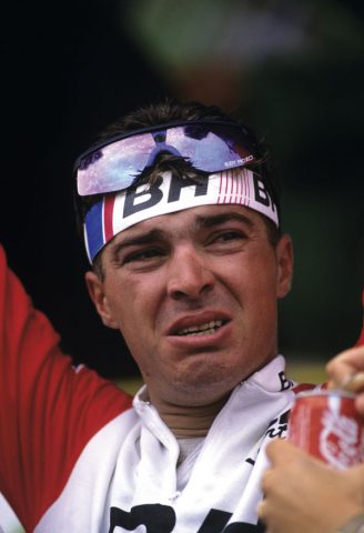 A fleur de peau, Joël Pelier ne cache rien comme ses larmes de joie sur le Tour de France