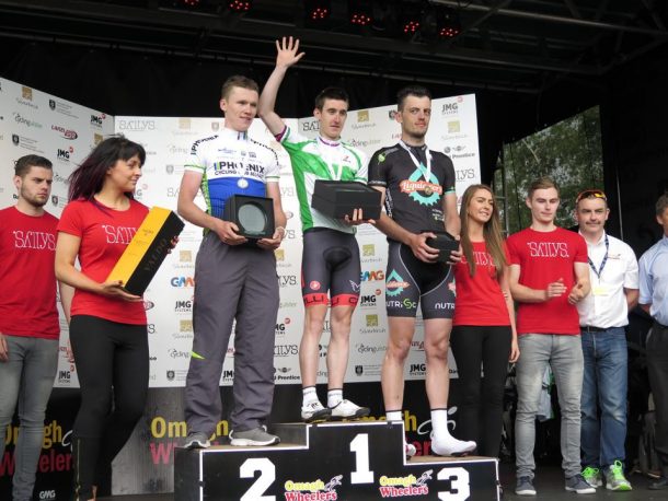 Le podium espoirs avec Eddie Dunbar, Sean Hahessy et Daniel Stewart 