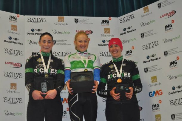 Podium du championnat d'Irlande contre la montre dames (Photo Omagh Wheelers)