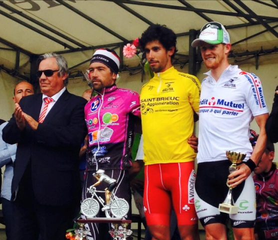 Le podium du Saint Brieuc Agglo tour. Erwan Brenterch 2ème) Romain Guyot (1er) et Hamish Schreurs (3ème) photo Angy Rt