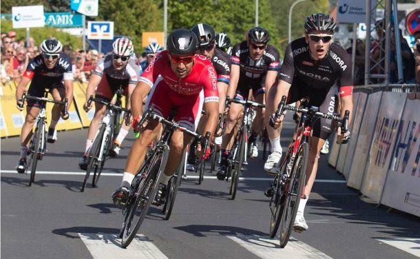 l'Irlandais Sam Bennett possède une terrible pointe de vitesse. Ici devant Nacer Bouhanni